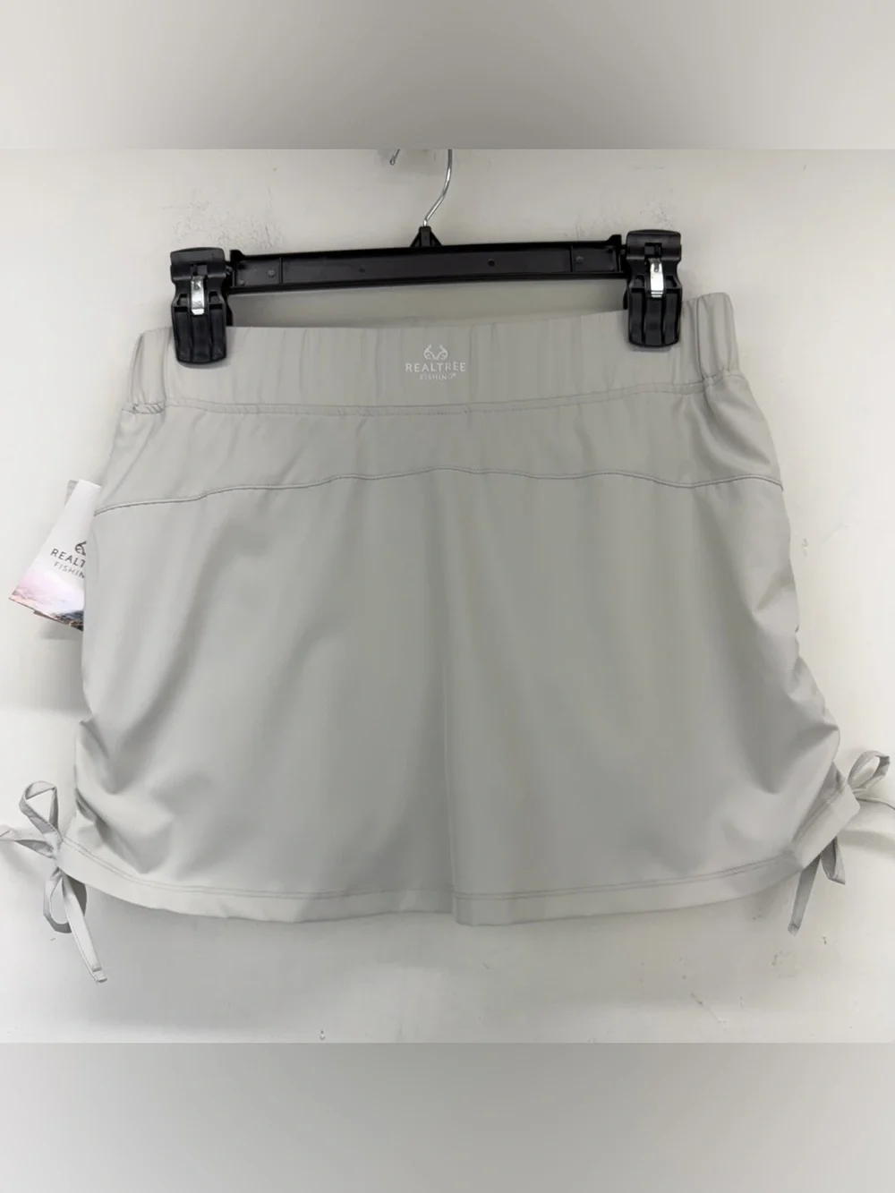 Realtree Fishing size Medium Women’s Glacier Gray Cinched Outdoor Skort NWT